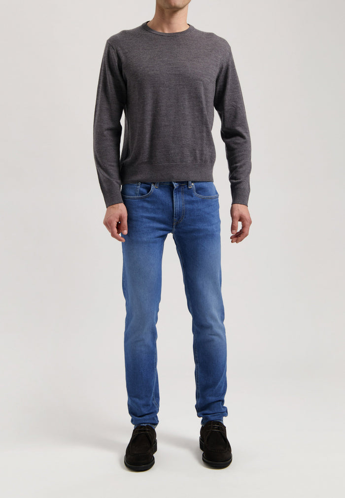 Sustainable MUD Jeans in classic blue denim, made from organic cotton, showcasing ethical fashion and eco-friendly craftsmanship.