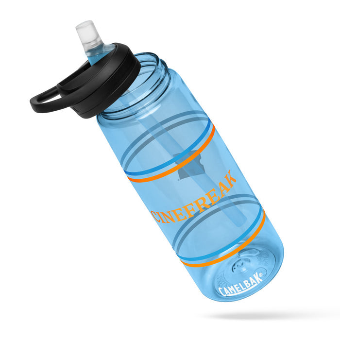 Close-up of the single-finger carry-handle attached to the blue Fandango Cinefreak water bottle lid
