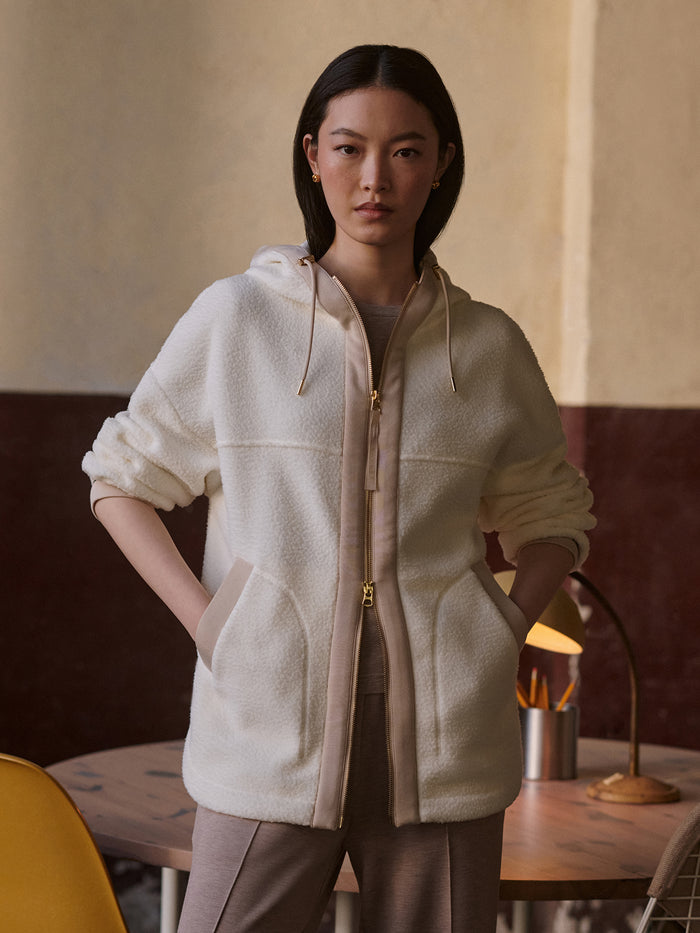 Egret|Front view of Varley Fey Relaxed Fleece in Egret, a soft off-white relaxed-fit fleece sweatshirt with long sleeves and crew neck.