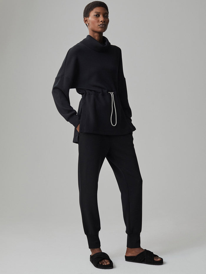 VAR01168_FreyaSweat_Black_5