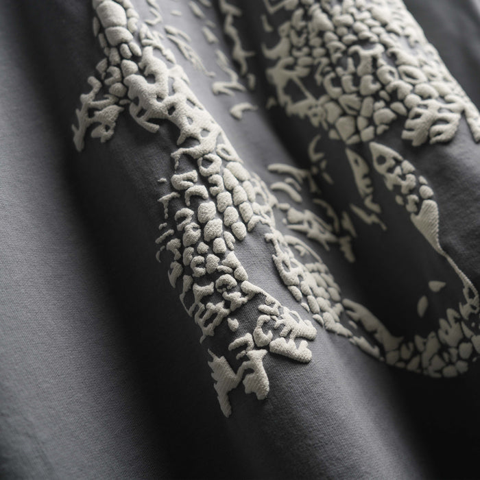 Oversized grey streetwear t-shirt crocodile design