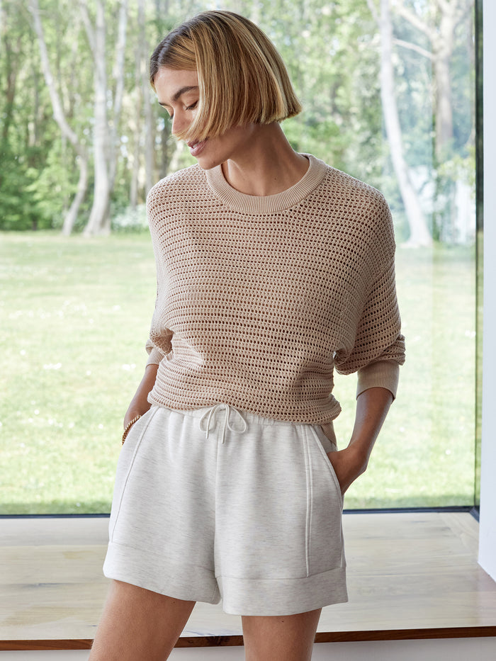 Moonlight|Front view of the KERSHAW SWEAT in Moonlight, a Moonlight-gray sweatshirt with a clean silhouette and minimalist branding.