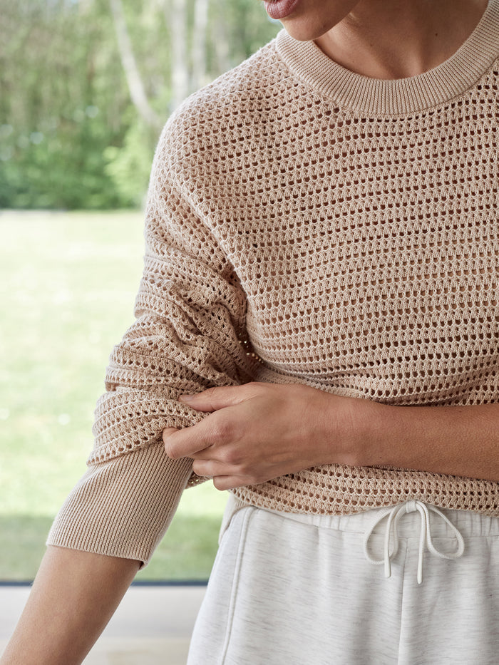 Moonlight|Front view of the Kershaw Sweat Moonlight sweatshirt in Moonlight, a light gray-blue pullover with ribbed cuffs and hem.