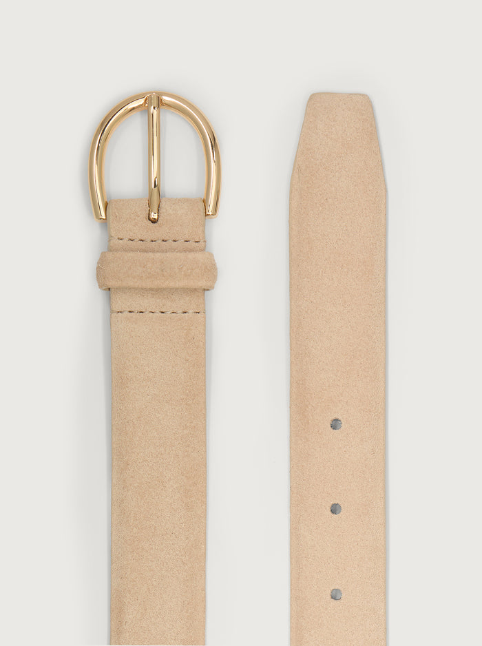 Latte|Lenai Belt Suede Latte, slim belt in warm latte suede with a metal buckle, front view.