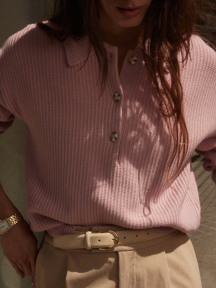 Latte|Lenai Belt Suede Latte, slim belt in warm latte suede with a metal buckle, front view.