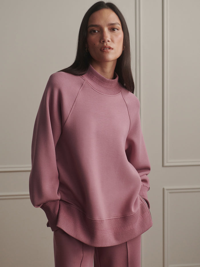 Wistful Mauve|Front-facing Varley LOXLEY Raglan Boyfriend Sweat in Wistful Mauve, relaxed-fit fleece sweatshirt with raglan sleeves.
