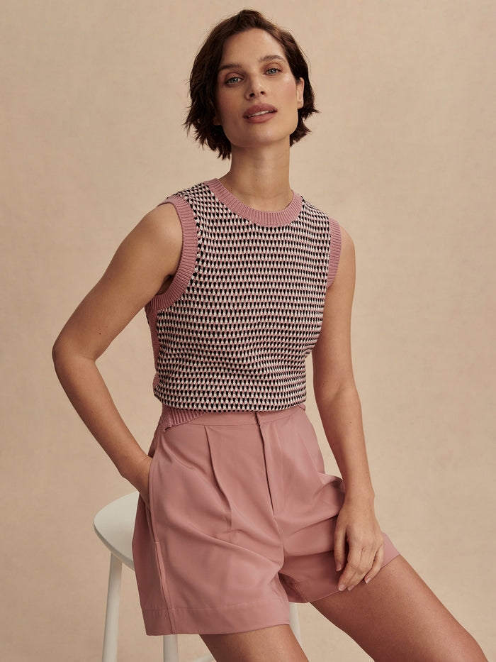 Ash Rose|Mariya Easy Pleat Short 4.5 Ash Rose: front view of stretch-twill shorts with pleats, easy loose fit, high rise and elasticated back waistband.