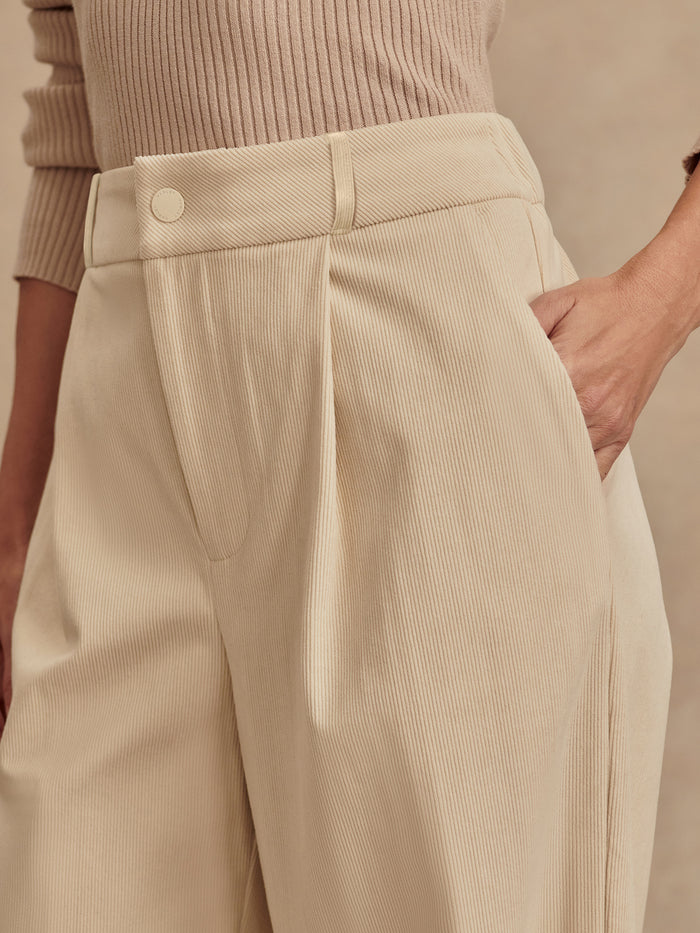 Birch|Front view of Varley Rocio Wide Leg pants in Birch, 32-inch inseam, showcasing a relaxed fit and full-length wide legs.