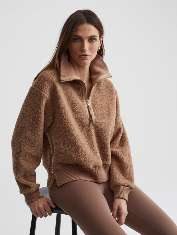 SH39_D1_ROSELLE_HALF_ZIP_FLEECE_CHANTERELLE_VAR01167_077