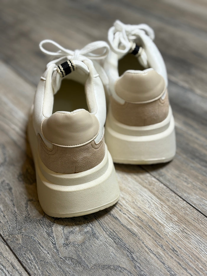 Skylar Sneakers (SIZE 7.5)