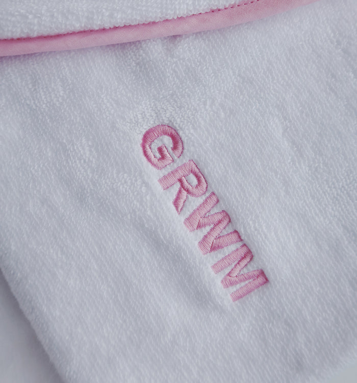 The Hotel Robe with Light Pink Piping color: white/light pink