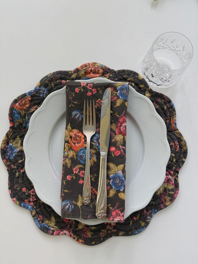 The Scallop Placemat Set -  Rambling Rose Chocolate