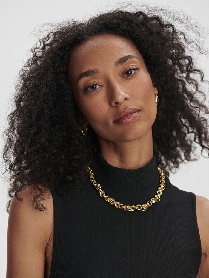 Black|Caley Fitted Tank in Black, sleeveless, close-fitting top with clean lines for layering and versatile everyday wear.
